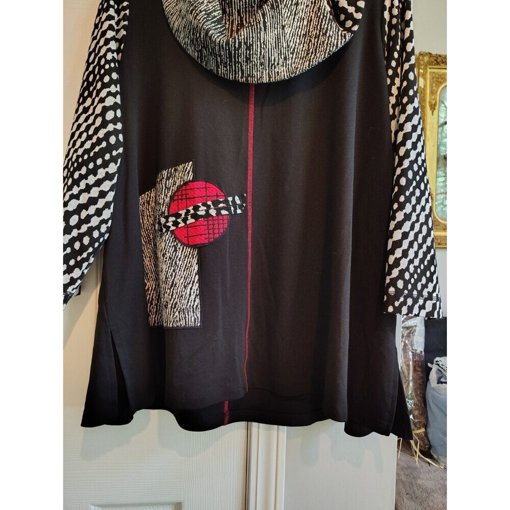 Ali Miles Black & White Graphic Print Tunic Top Cowl Neck Red Accent Plus 1X VG - Picture 9 of 13